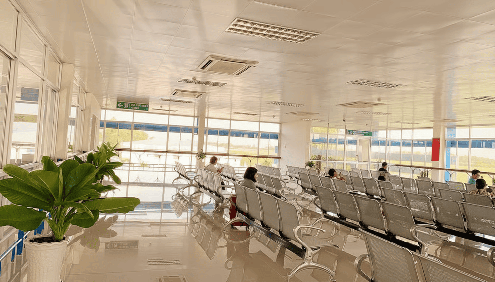 Kh&ocirc;ng gian nh&agrave; chờ tại s&acirc;n bay C&agrave; Mau